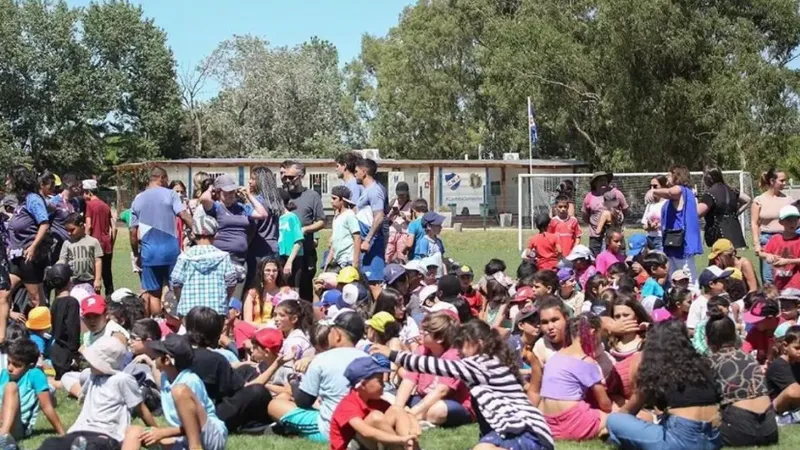 El papel de los programas de estudios y actividades sociales en el desarrollo juvenil